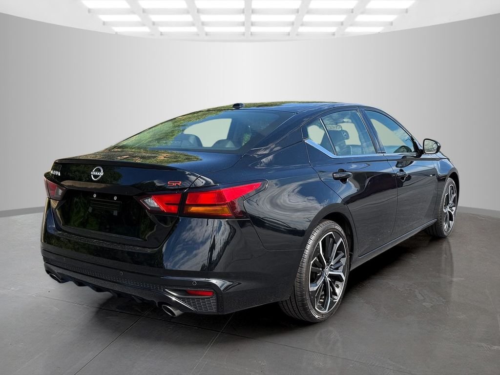 Used 2025 Black Nissan 2.5 SR image 7