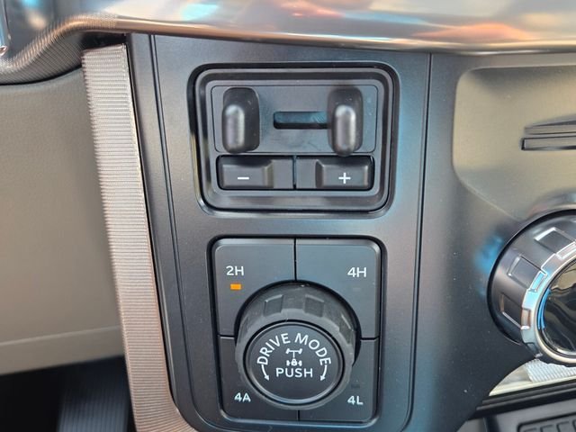 New 2026 Star White Metallic Tri-Coat Ford Platinum image 24