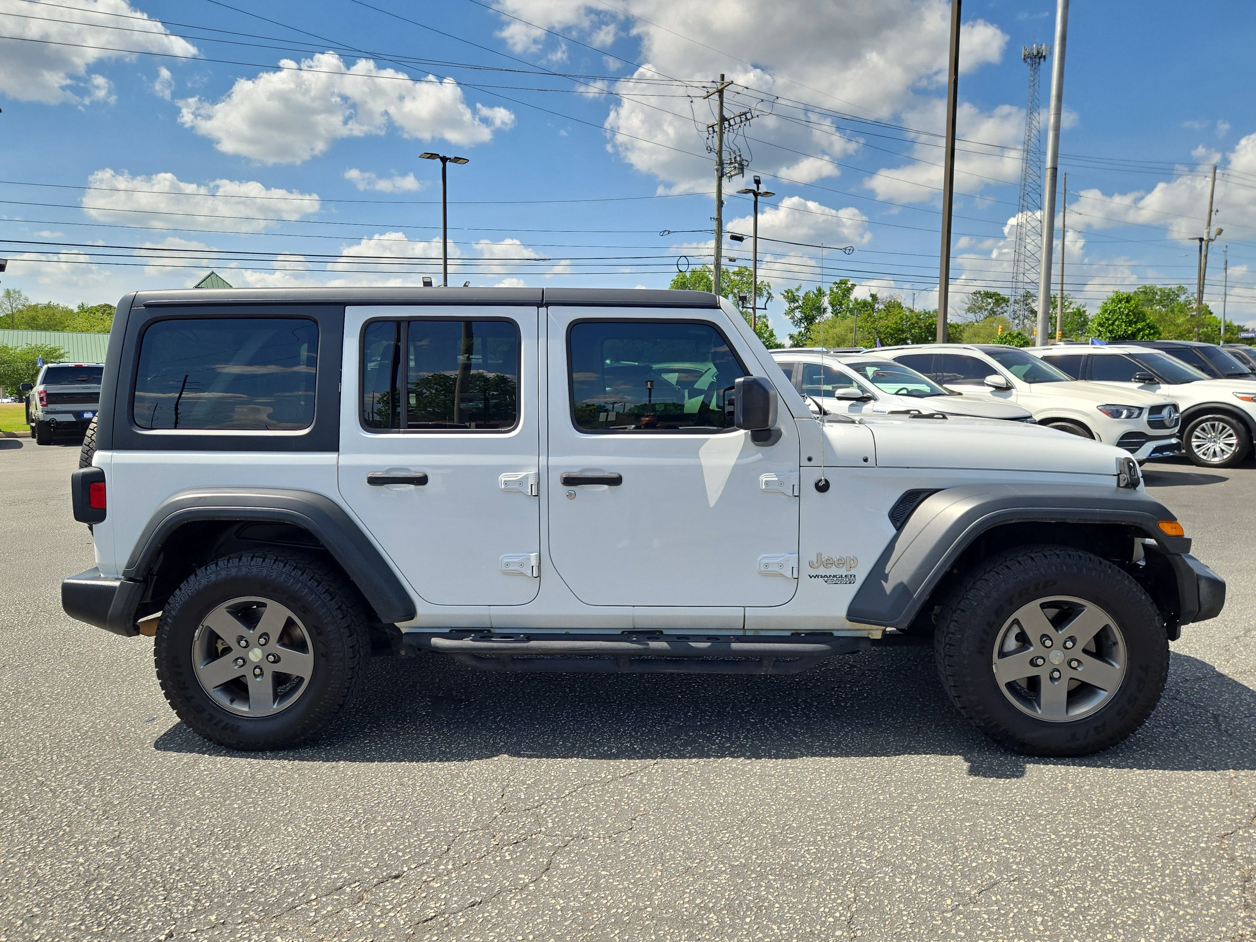Used 2018 White Jeep Sport image 6