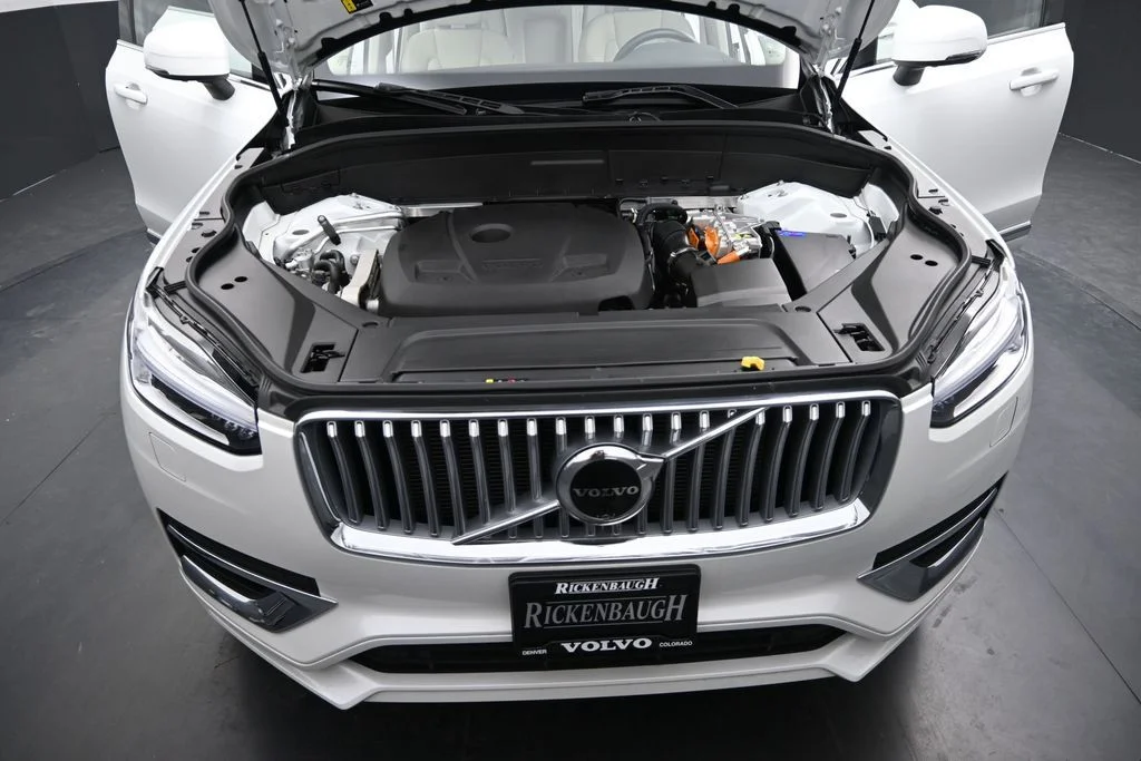 Certified Used 2025 Crystal White Volvo Plus image 19