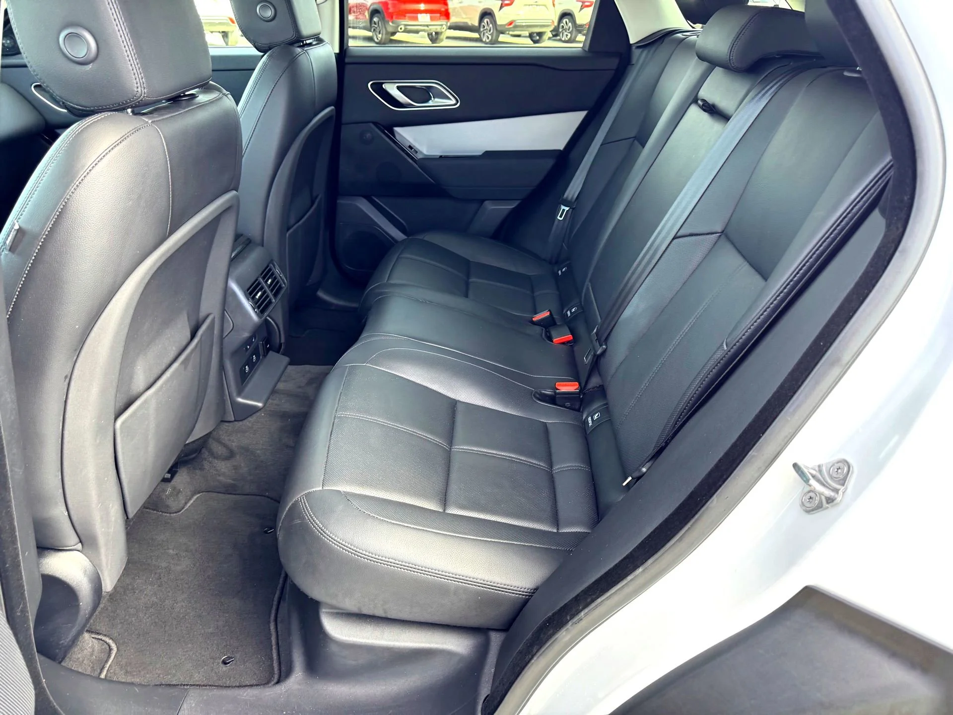 Used 2024  Land Rover S image 19