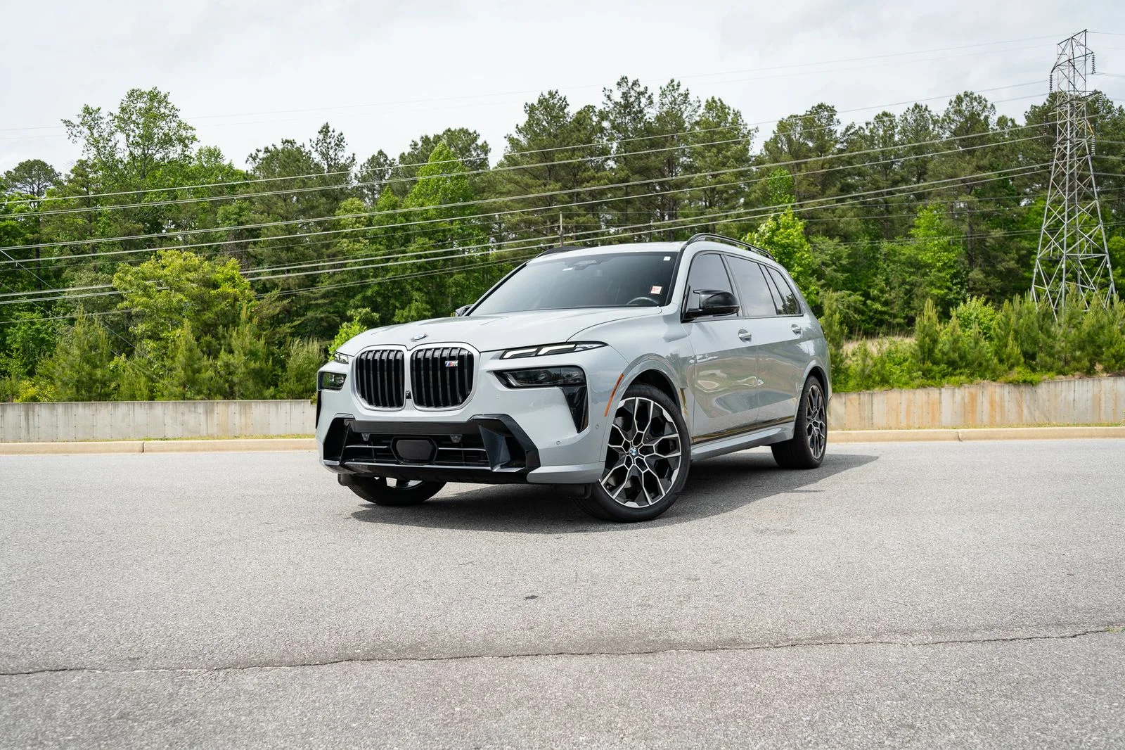 2023 BMW X7 M60i's photo