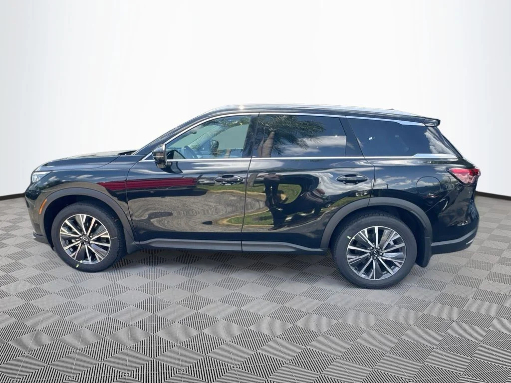 New 2027 MINERAL BLACK INFINITI Luxe FWD image 8
