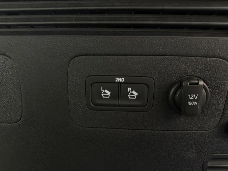 Used 2022  Kia S Sport Utility 4D image 31