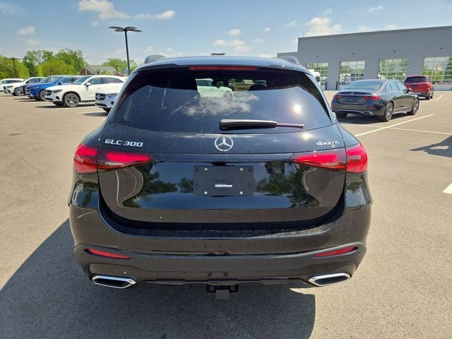 New 2026 Black Mercedes-Benz GLC300 image 4