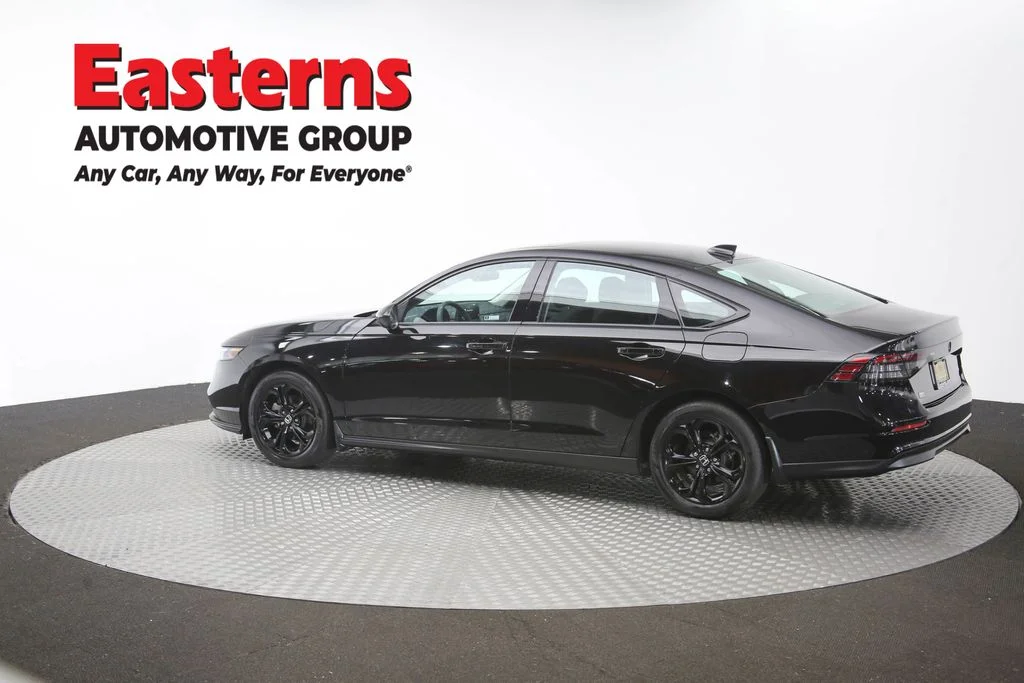 Used 2025 Black Honda SE image 62