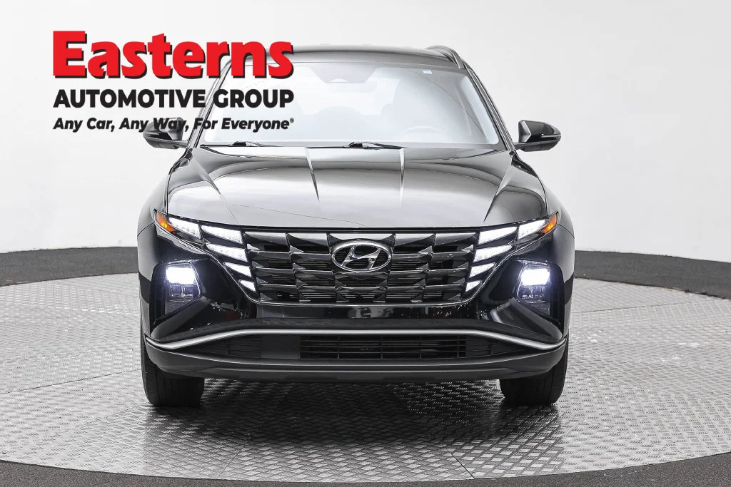 Used 2023 Black Hyundai SEL image 2