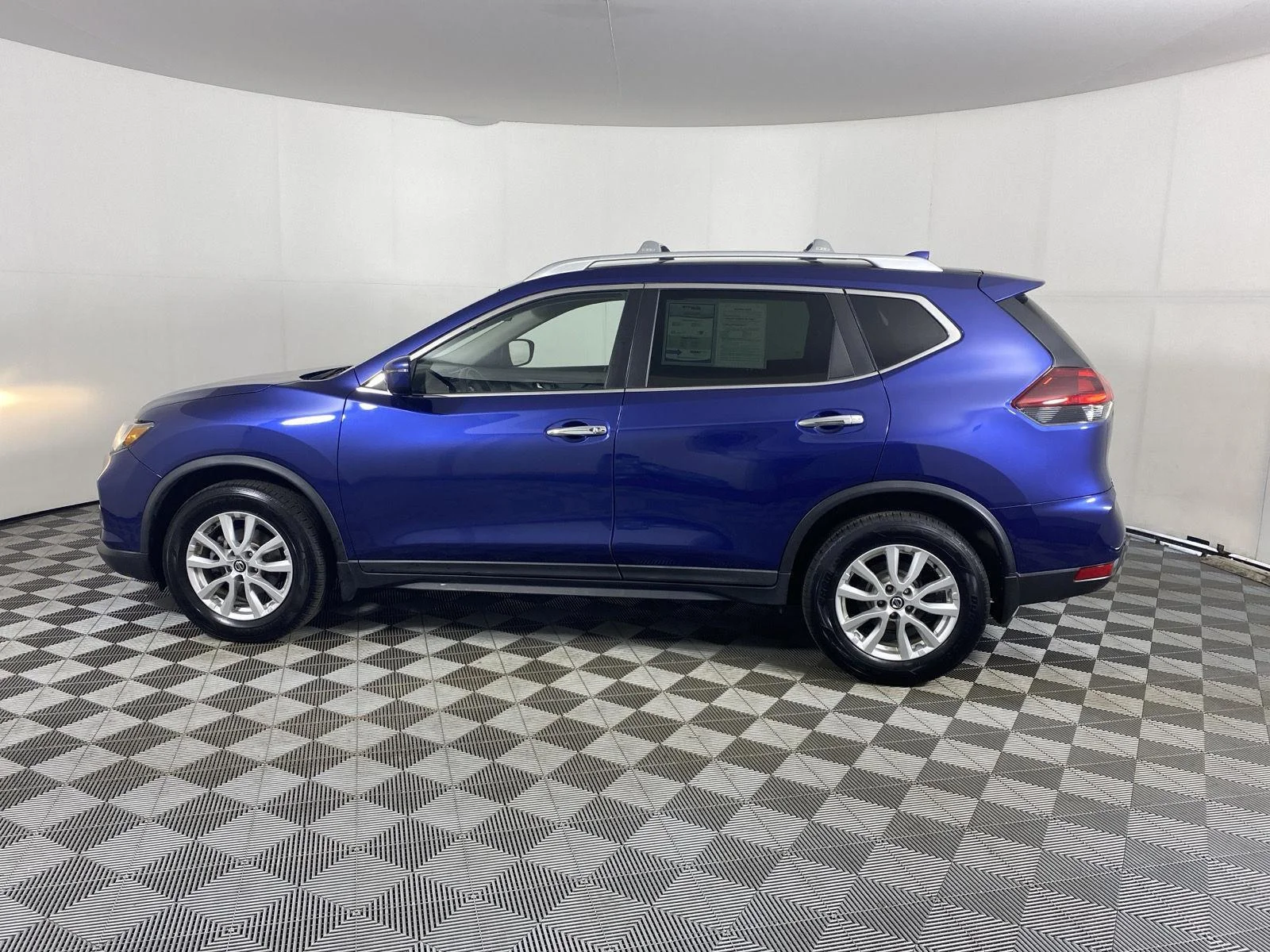 Used 2020 Caspian Blue Metallic Nissan SV image 4