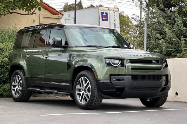 New 2026 Woolstone Green Land Rover X-Dynamic SE image 7