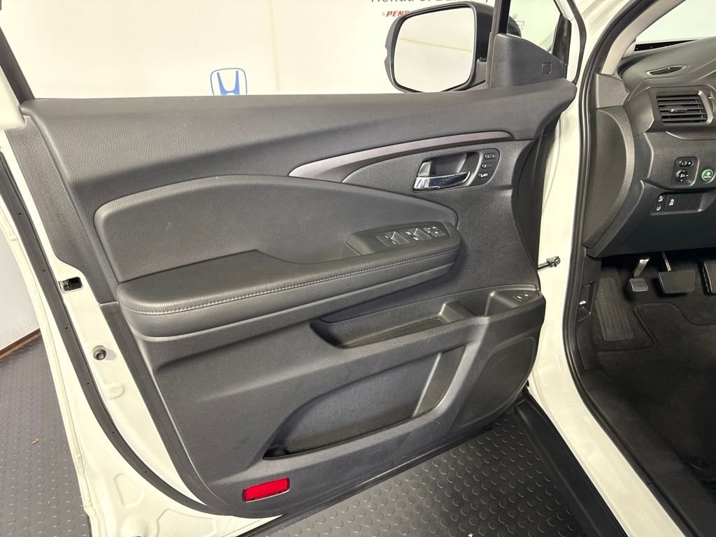 2022 Honda Pilot SE - Photo 14