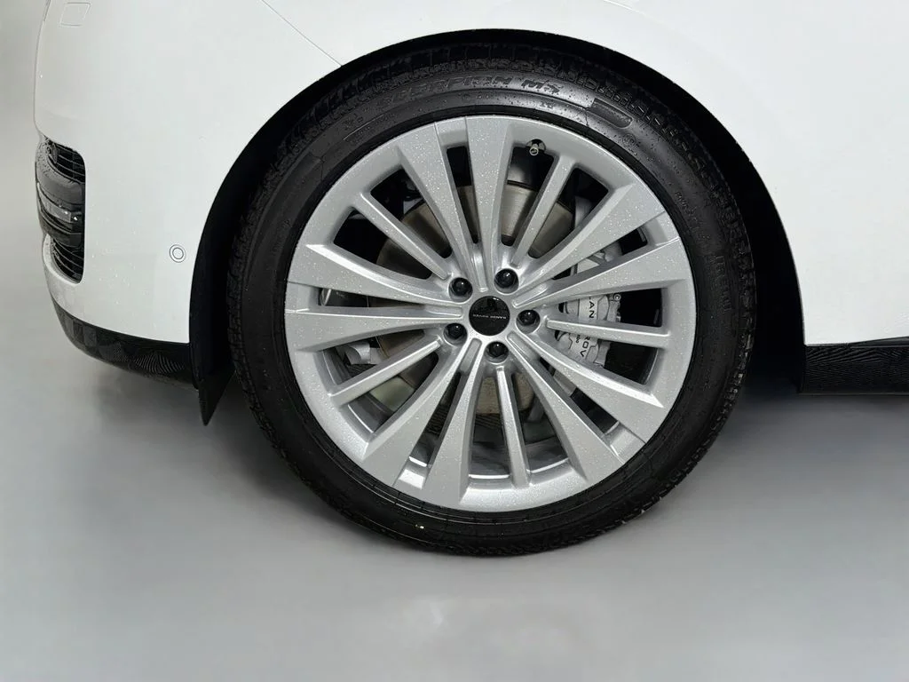 New 2026 Fuji White Land Rover SE image 33