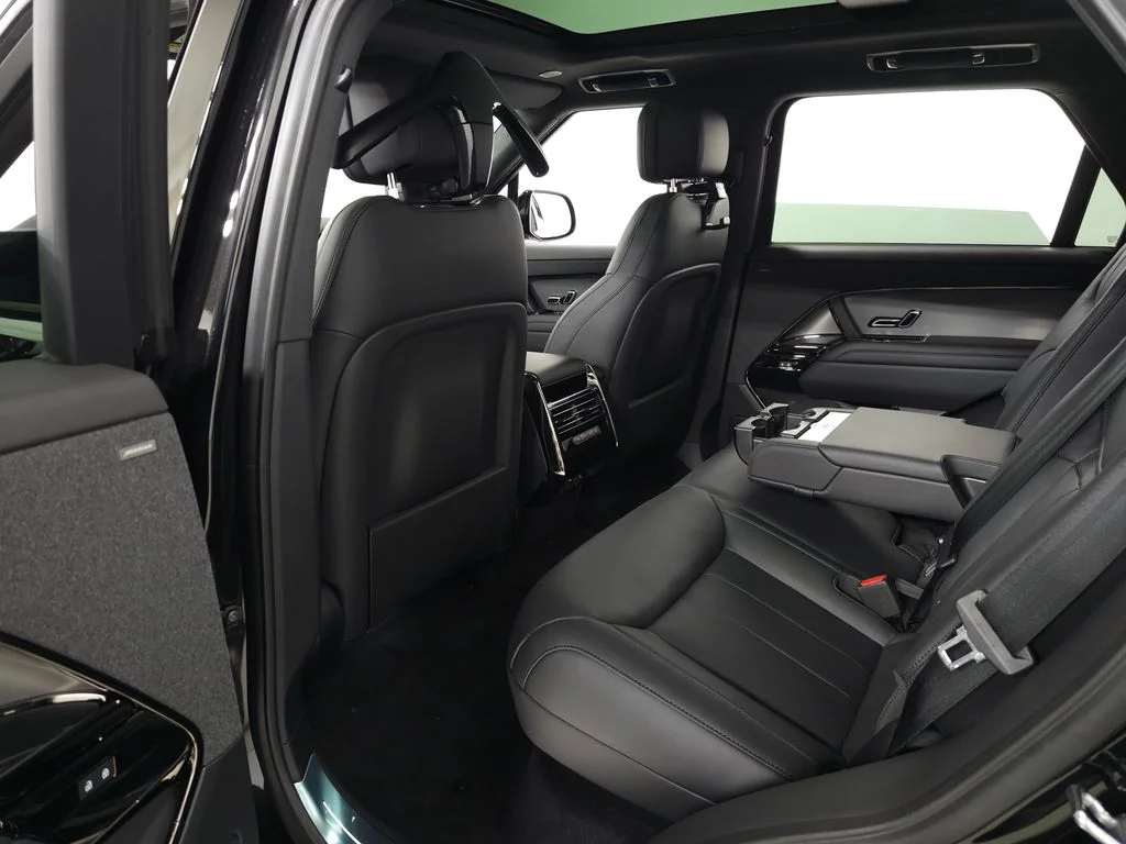 New 2026 Santorini Black Land Rover SE image 32