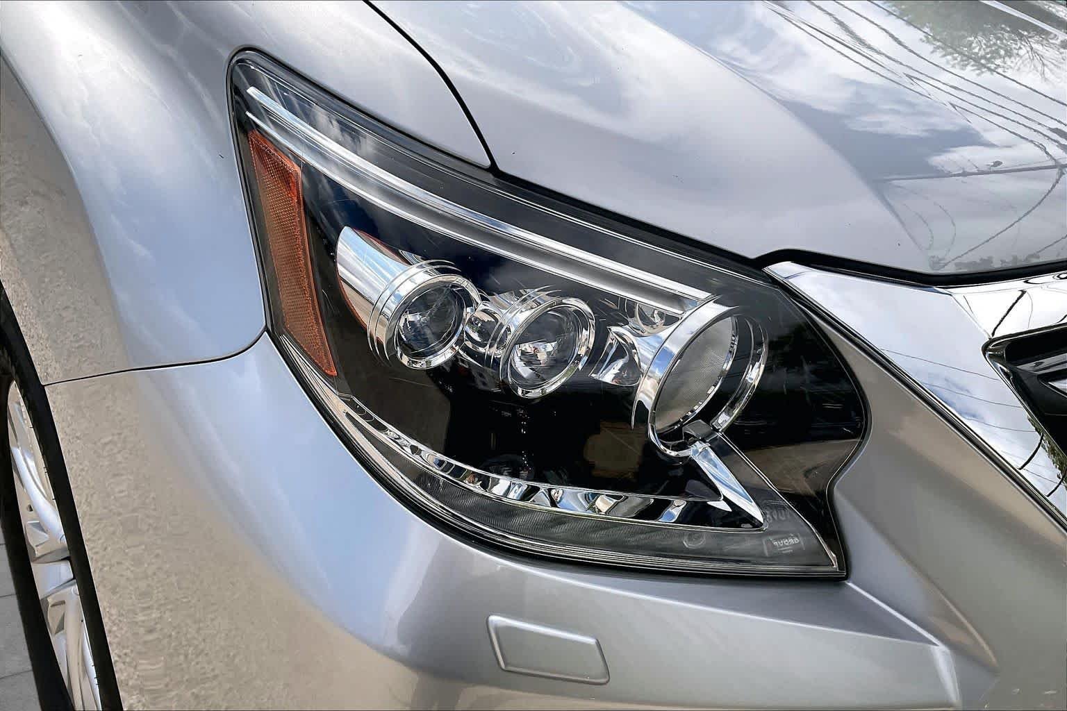 Used 2018 Silver Lining Metallic Lexus Premium image 27