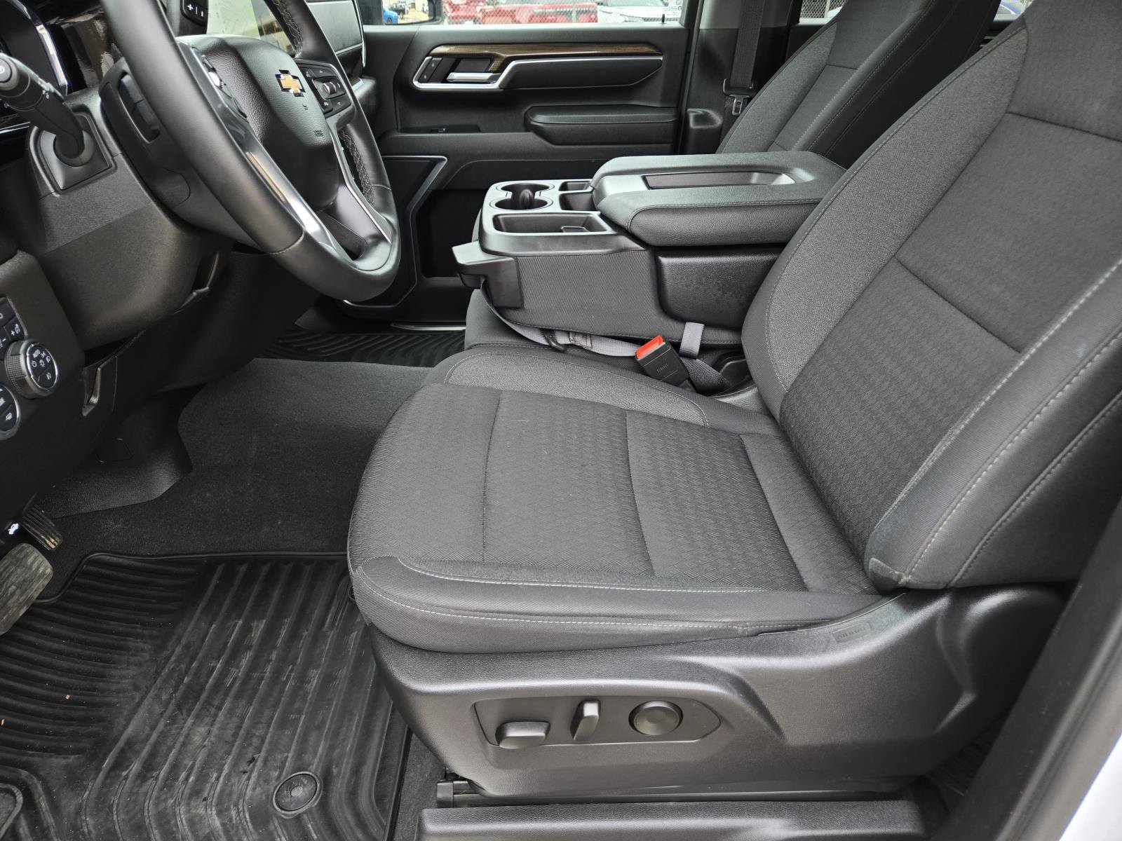 Used 2025 Summit White Chevrolet LT image 17
