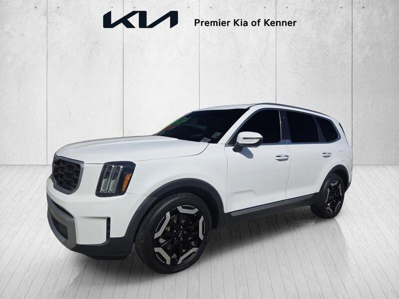 Used 2023 White Kia S image 8
