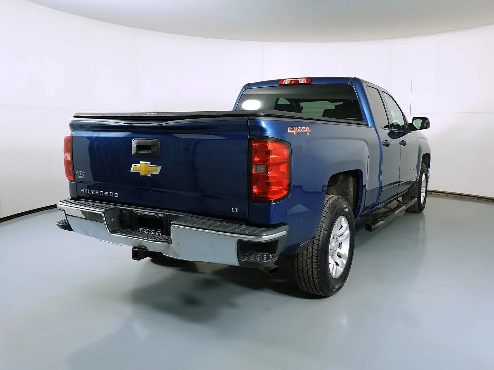 Used 2015 Deep Ocean Blue Metallic Chevrolet LT image 3