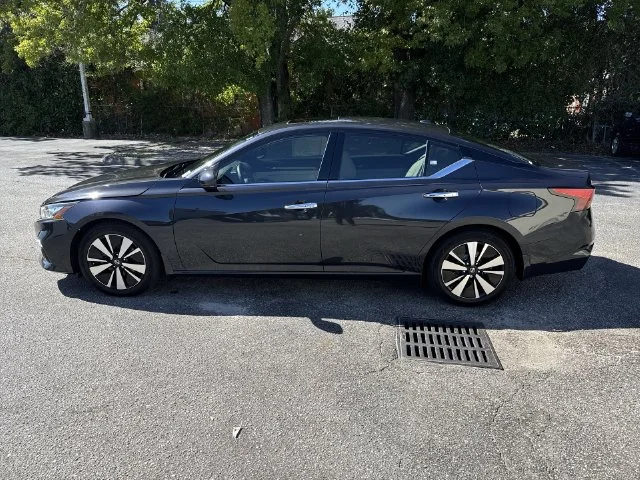 Used 2020 Blue Nissan 2.5 SL image 8