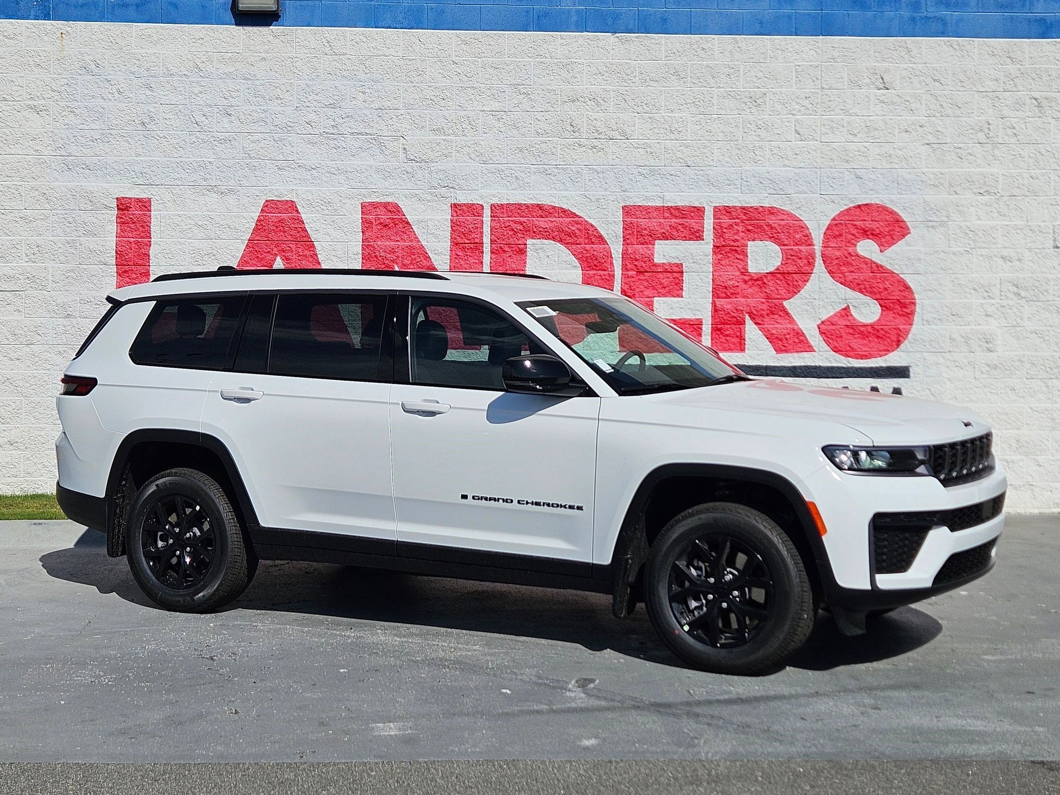 New 2026 Bright White Clear-Coat Exterior Paint Jeep Laredo Altitude image 1