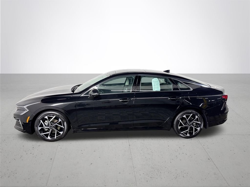 Used 2025 Aurora Black Kia EX image 9
