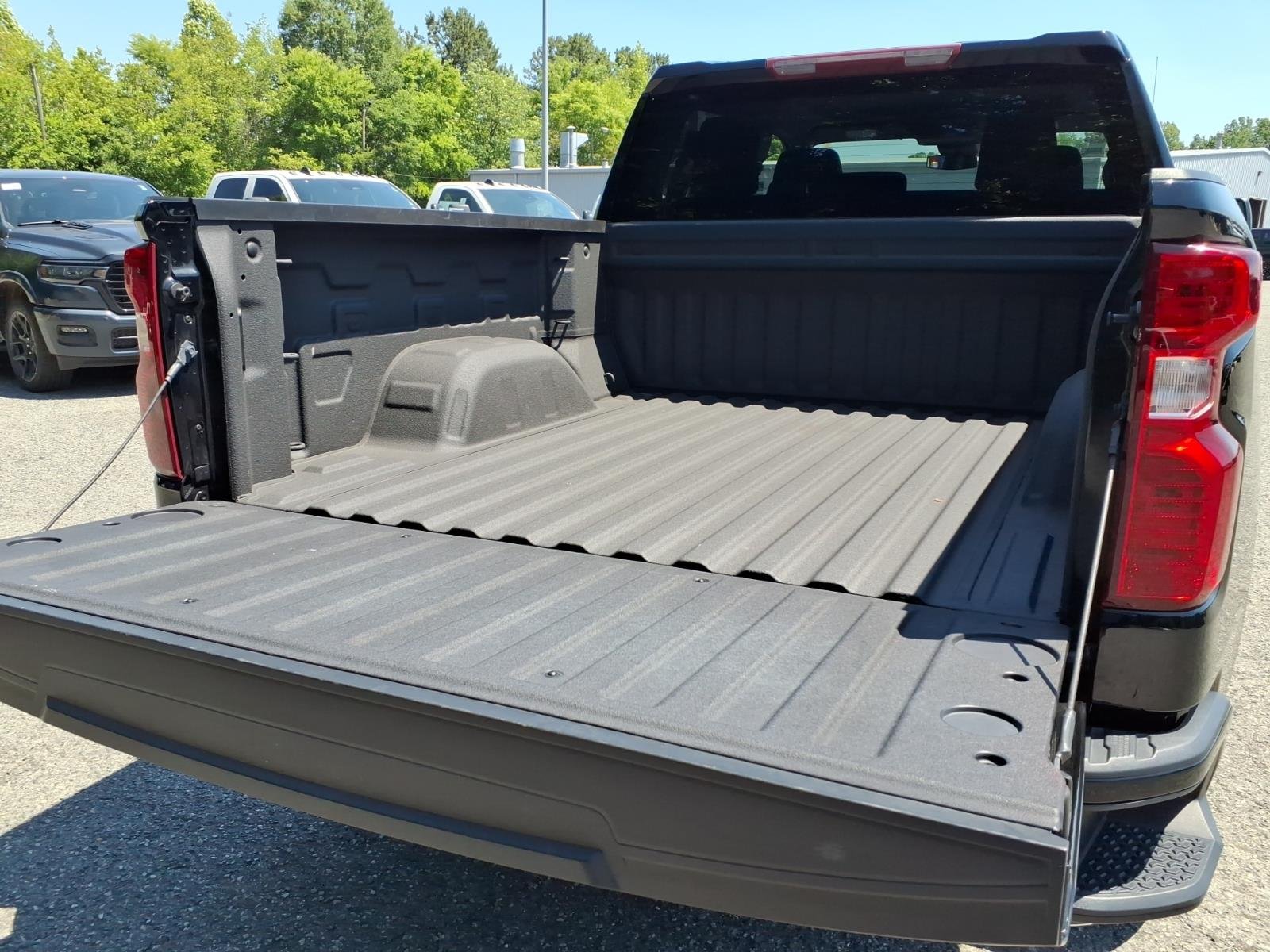Used 2023 Black Chevrolet Custom image 22