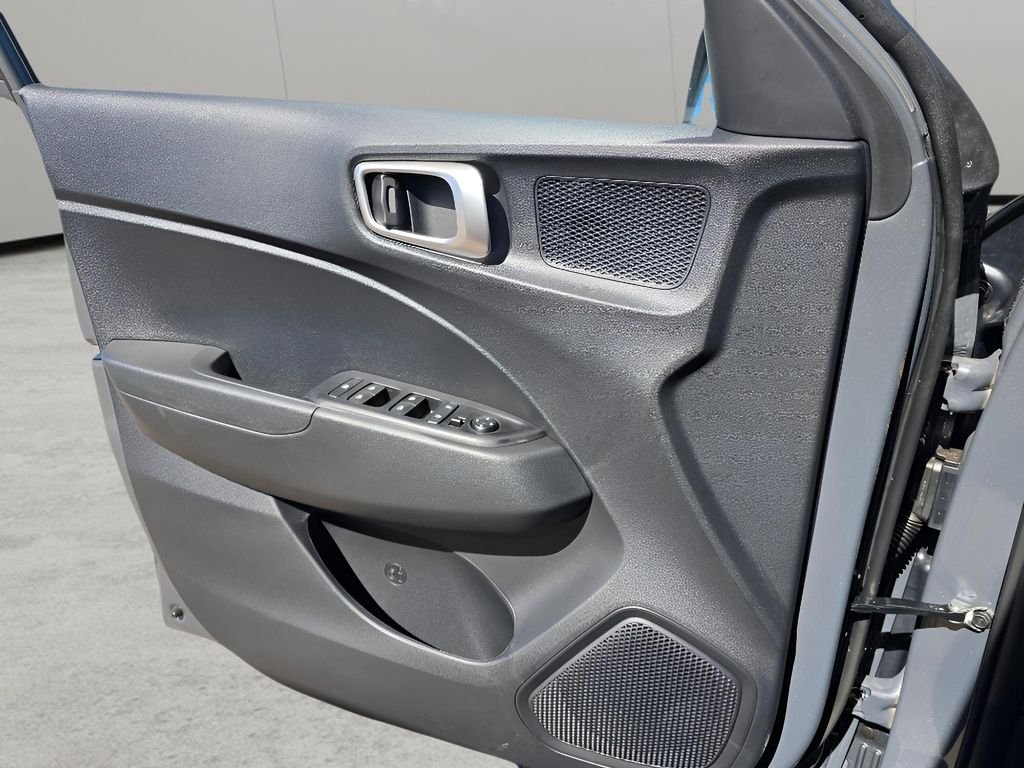 2025 Hyundai Venue SEL - Photo 14