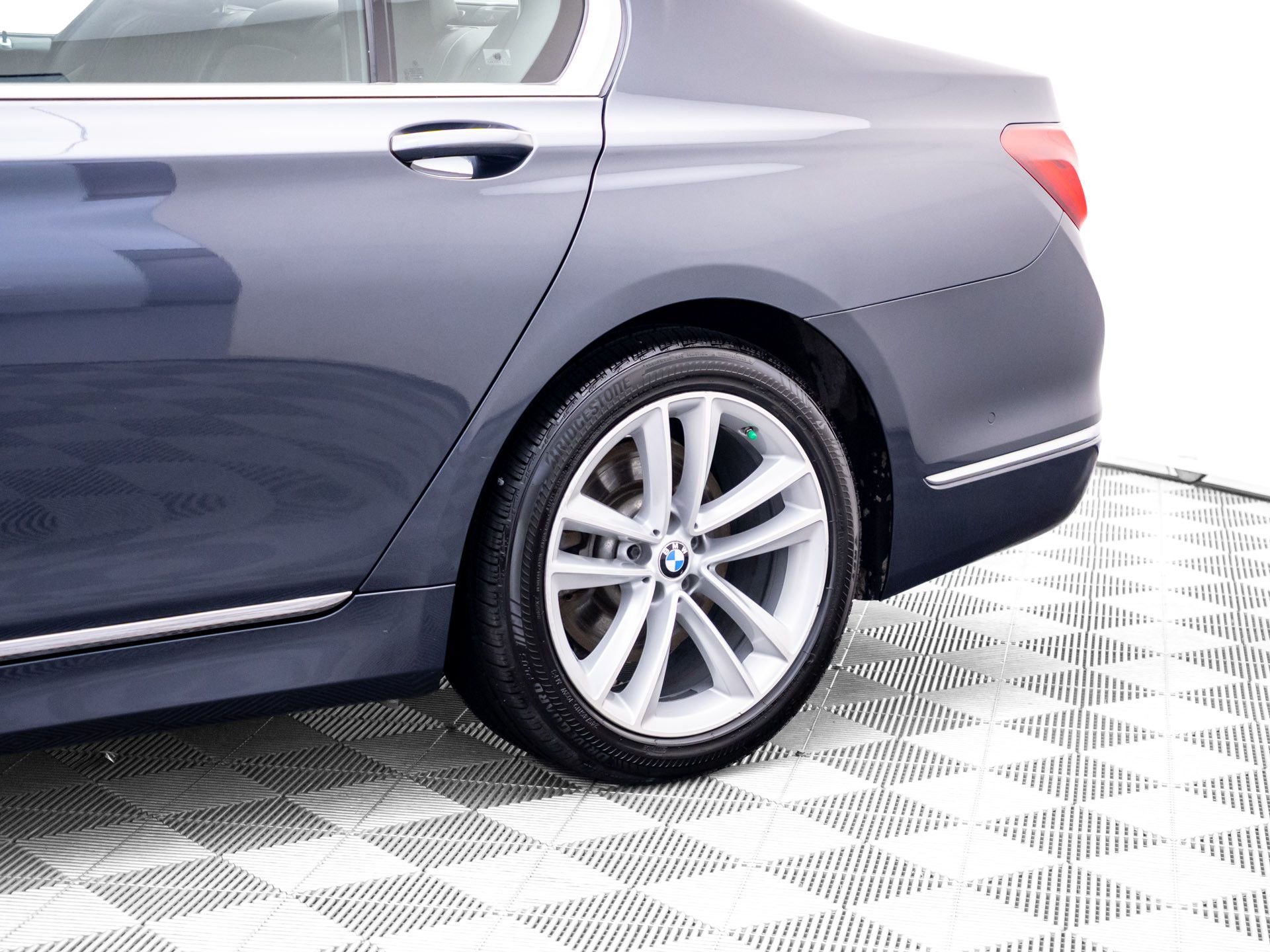 Used 2016 Gray BMW 750i xDrive image 35