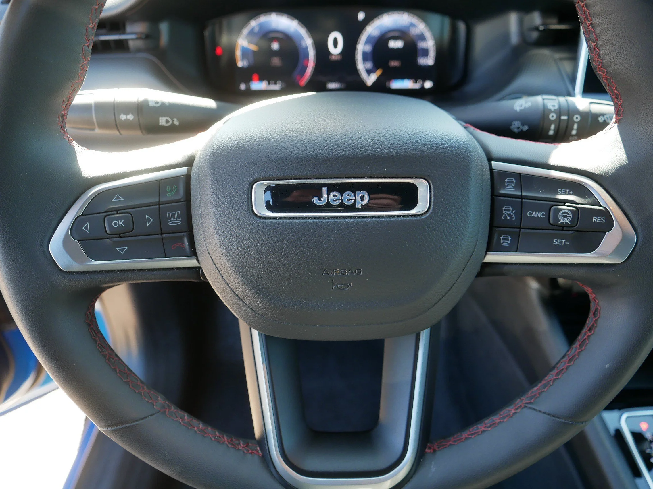 Used 2025 Hydro Blue Pearlcoat Jeep Trailhawk image 25