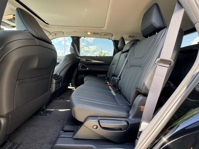 New 2026 MINERAL BLACK INFINITI Luxe FWD image 37
