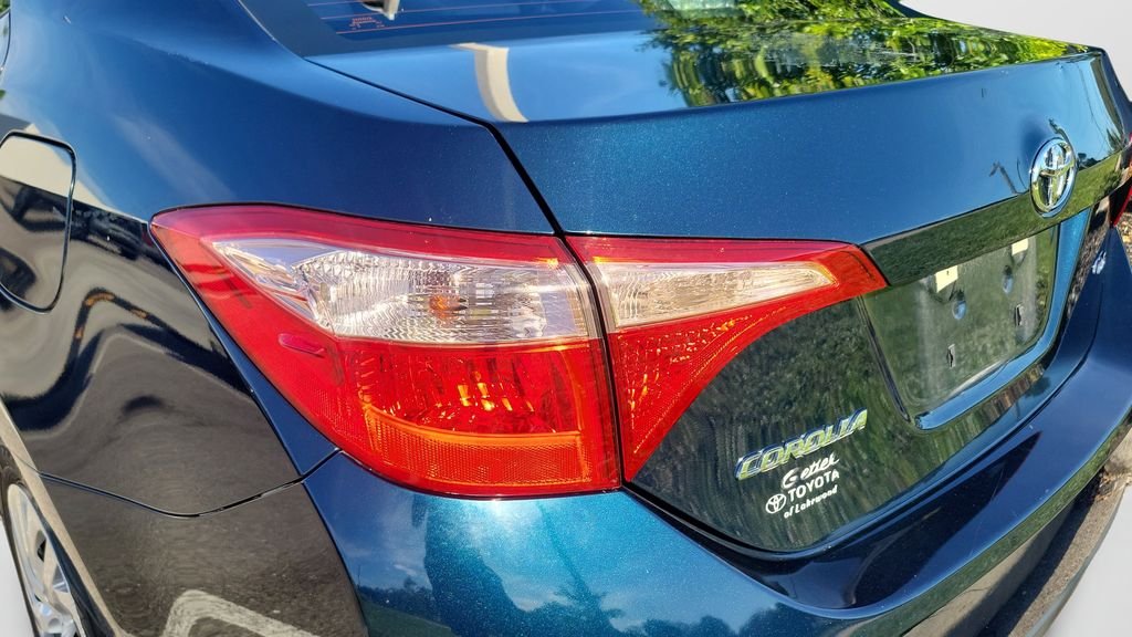 Used 2018 Blue Toyota LE image 9