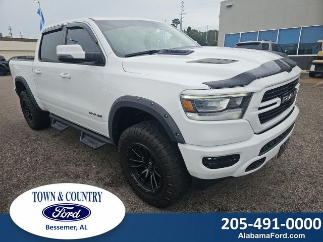 2024 RAM 1500 Laramie 4x4 Crew Cab 5'7's photo