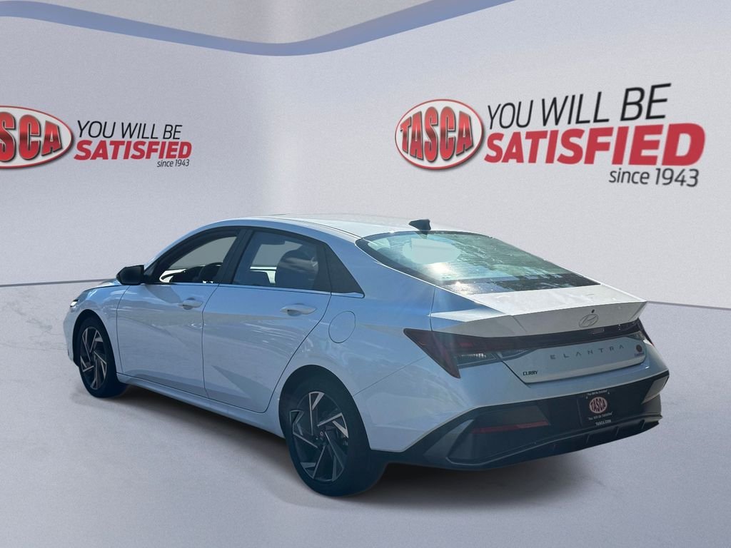 Used 2025 White Hyundai Limited image 4