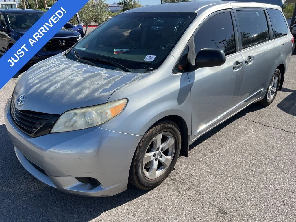 2013 Toyota Sienna L V6 7-Passenger's photo