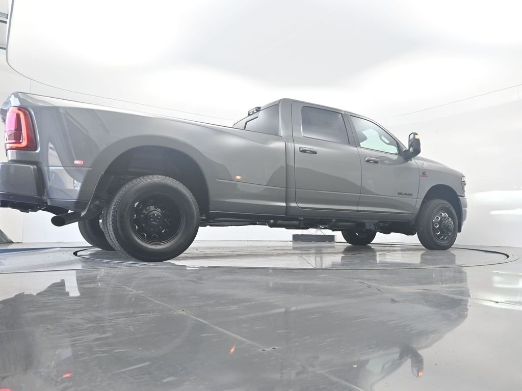 New 2026 Ceramic Gray Clear-Coat Exterior Paint RAM Laramie image 37