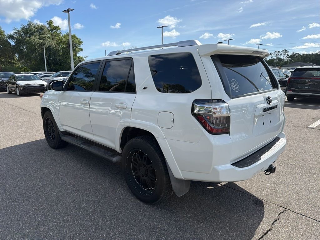 Used 2016 White Toyota SR5 image 6
