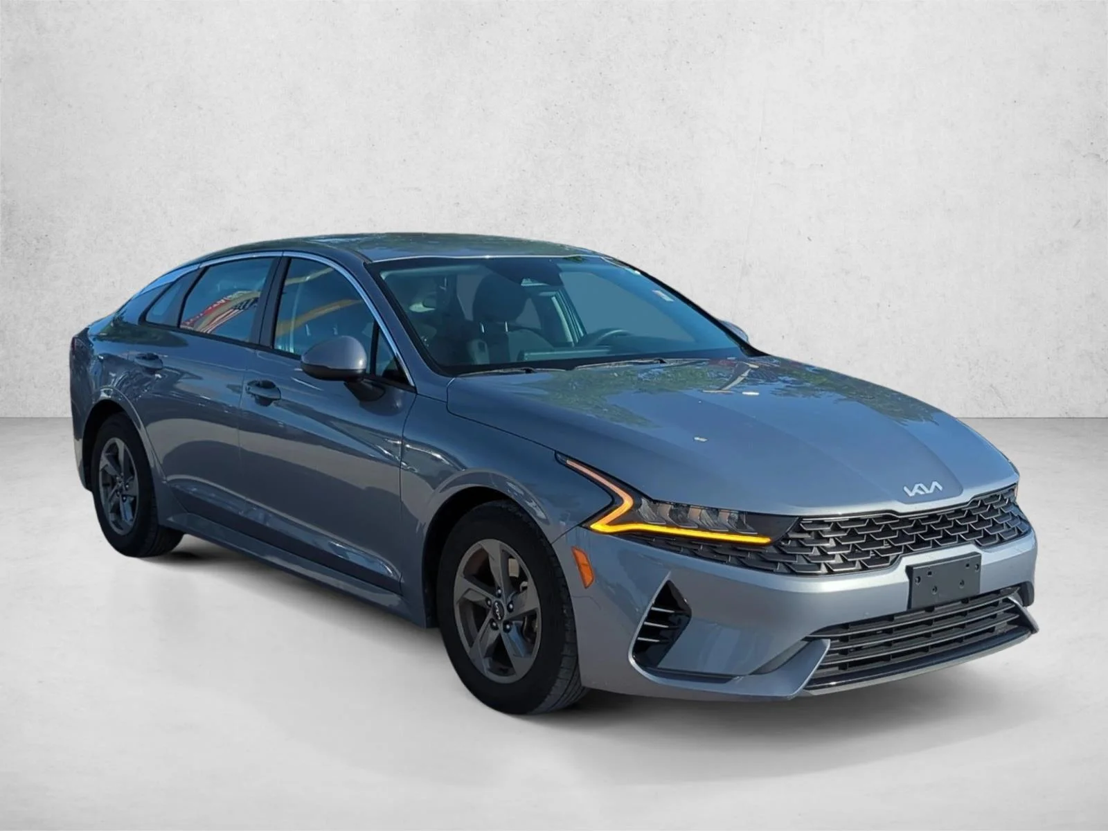 Used 2022 Everlasting Silver Kia LXS image 3