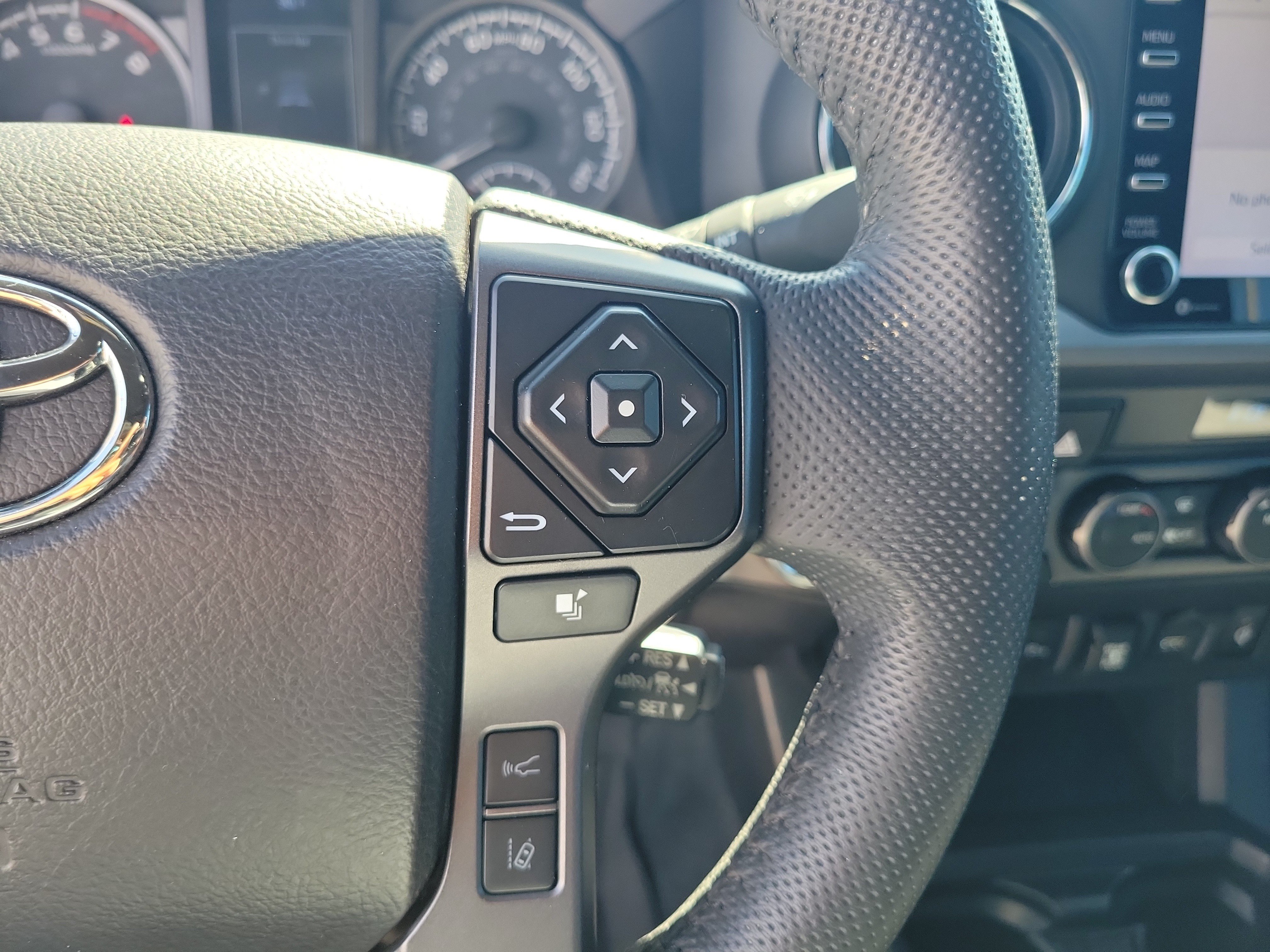 Used 2022 White Toyota SR image 23