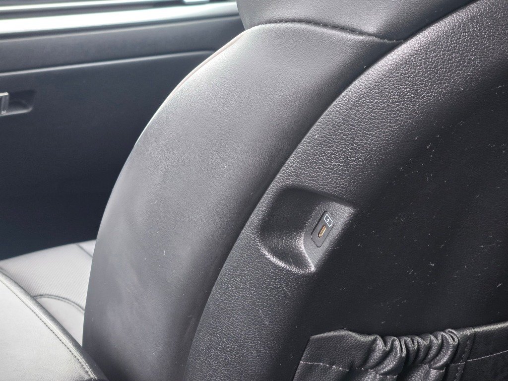 Used 2025 White Hyundai SEL image 20