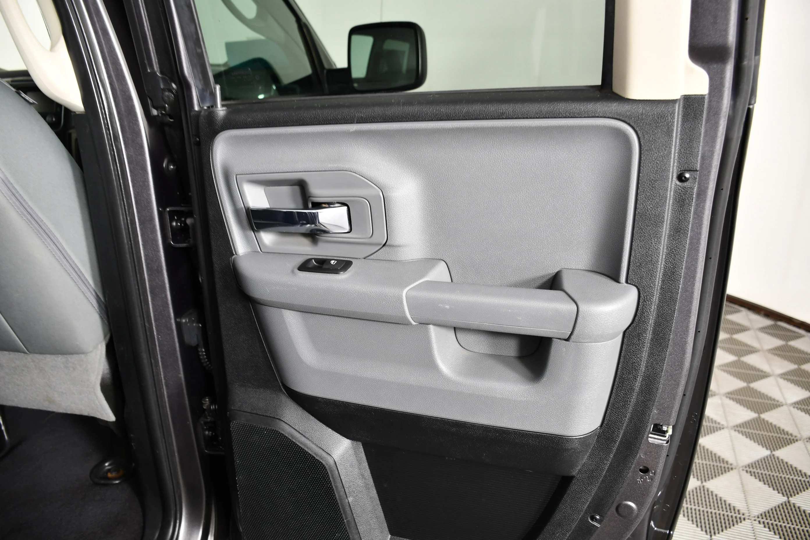 Used 2016 Granite Crystal Metallic Clearcoat Ram Big Horn image 44