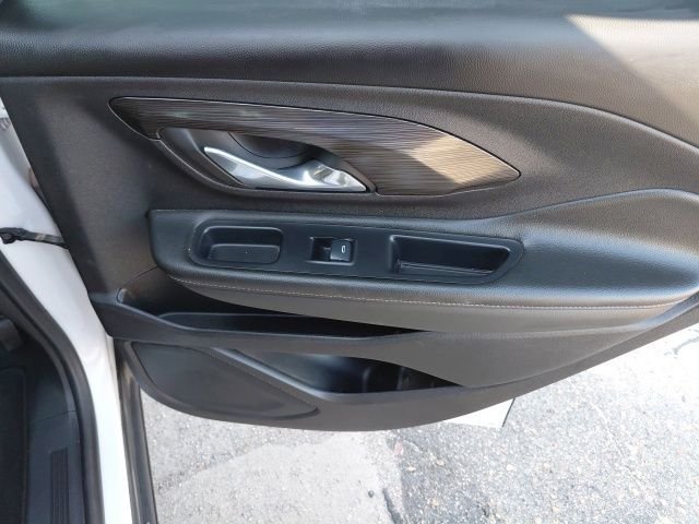 Used 2024 White GMC SLE image 31