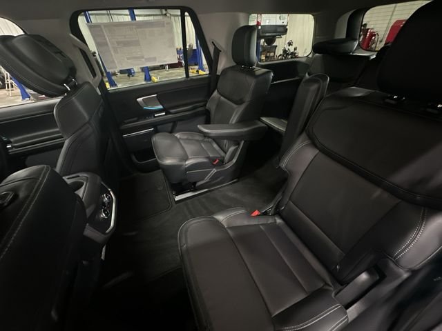 New 2027 Star White Metallic Tri-Coat Ford Platinum image 30