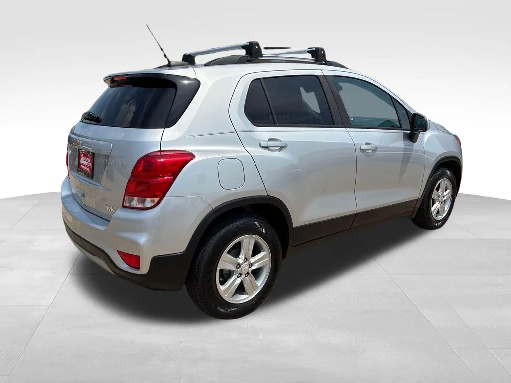 Used 2021 Silver Chevrolet LT image 5