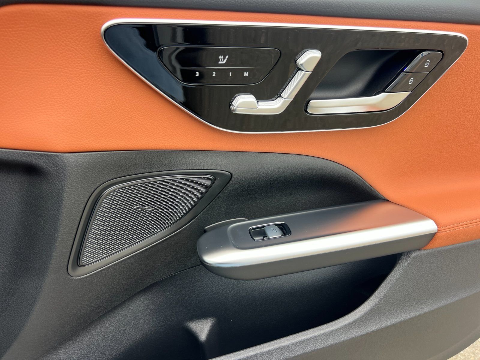 New 2026 MANUFAKTUR Alpine Grey Mercedes-Benz C 300 image 19