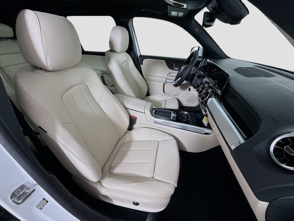 Used 2026 White Mercedes-Benz GLB 250 image 27