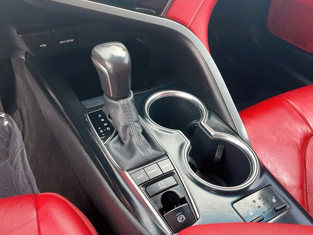 Used 2020 Wind Chill Pearl Toyota XSE image 19