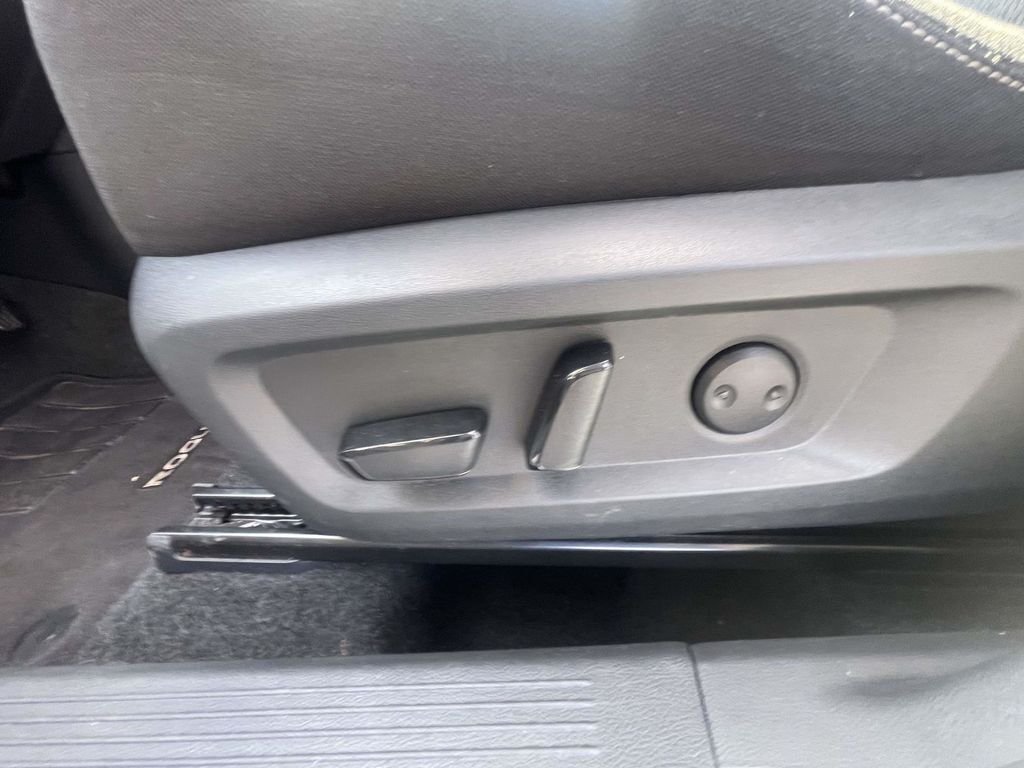 2025 Nissan Rogue SV - Photo 18