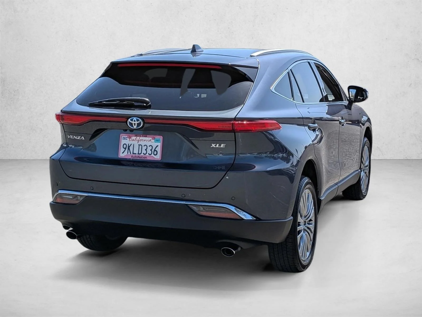 Used 2024 Coastal Gray Metallic Toyota XLE image 5