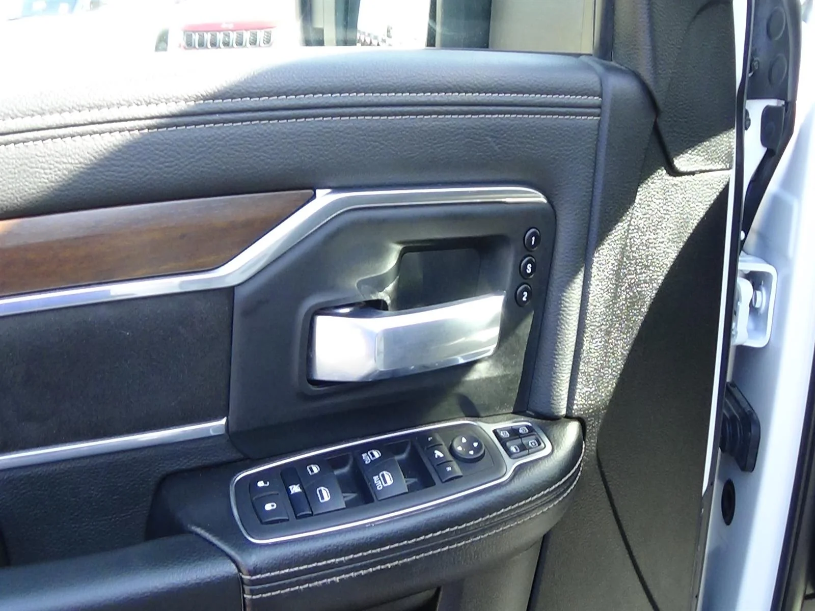Certified Used 2024 Bright White Clear Coat (pw7) RAM Laramie image 18