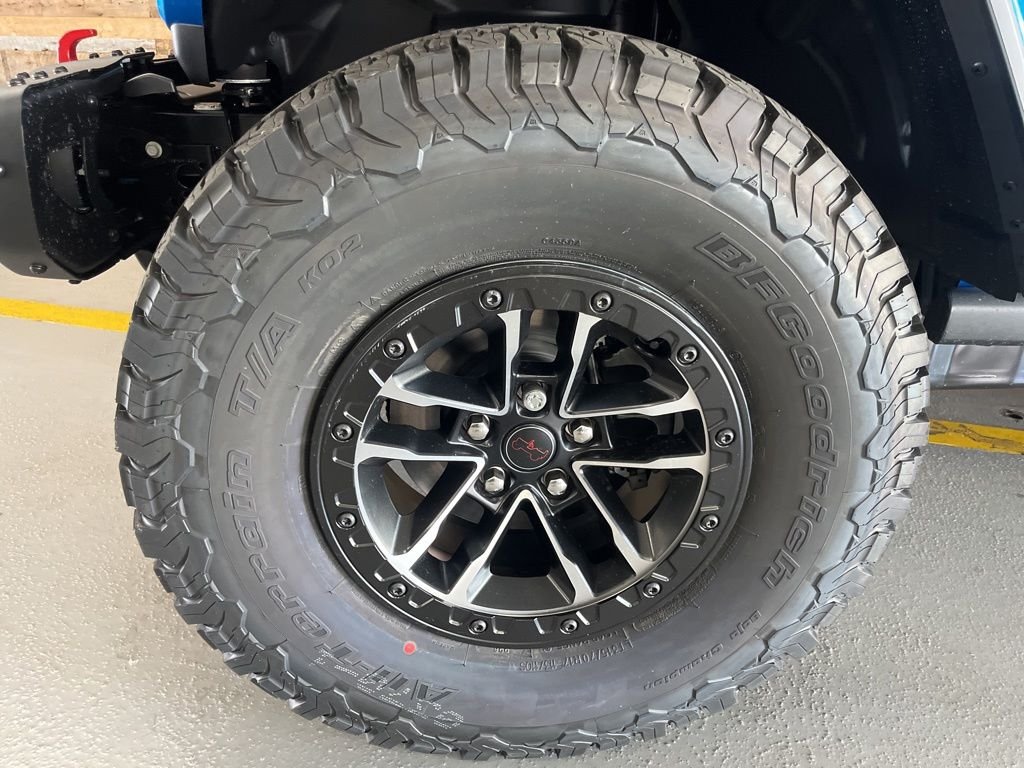 New 2026 Hydro Blue Pearl-Coat Exterior Paint Jeep Rubicon X image 6