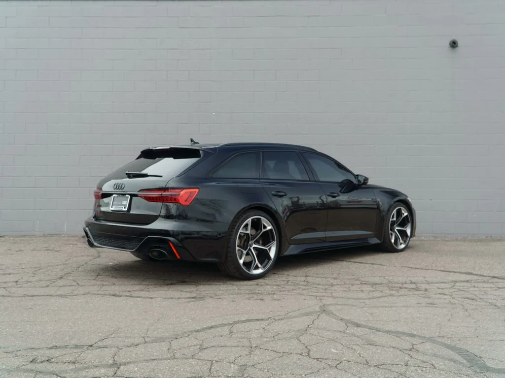 Used 2025  Audi 4.0T image 7