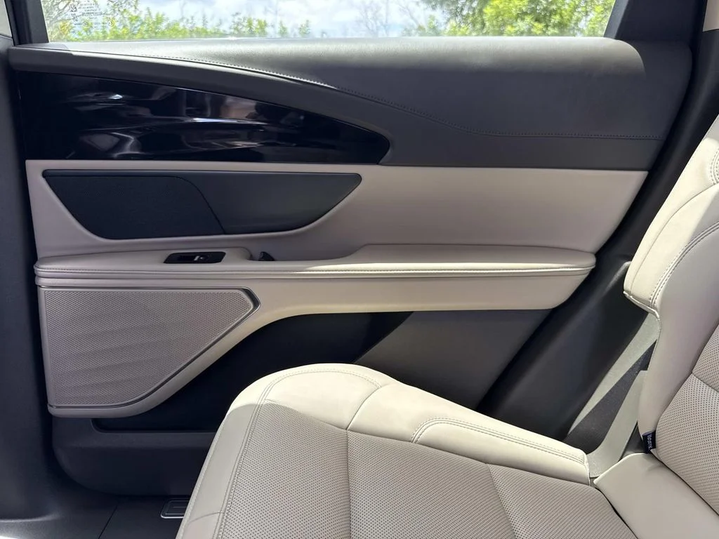 Used 2024 Gray Lincoln Premiere image 17